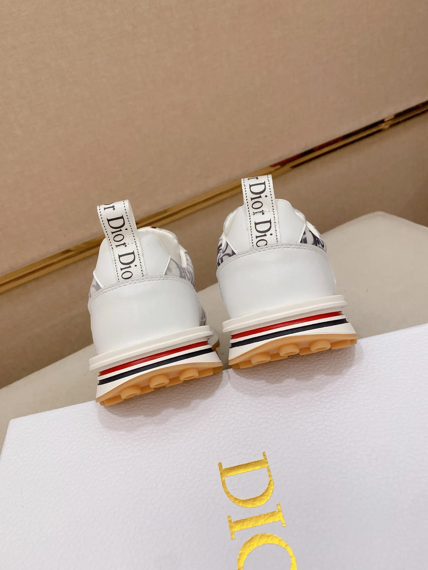 Factory price: 420💰[Dior·Dior] New casual sports style men's shoes, new spring and summer design, perfect workmanship, lace-up lazy style to create wardrobe quality, upper: imported cowhide, sheepskin lining is soft and comfortable, ultra-light TPU wear-resistant outsole, simple, versatile fashion men's shoes, excellent color code number 38--44. (Can be customized for 45 non-refundable)